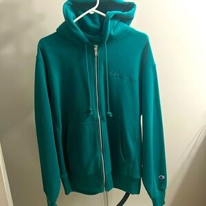 NWOT Champion's signature Reverse Weave construction for durability and comfort.